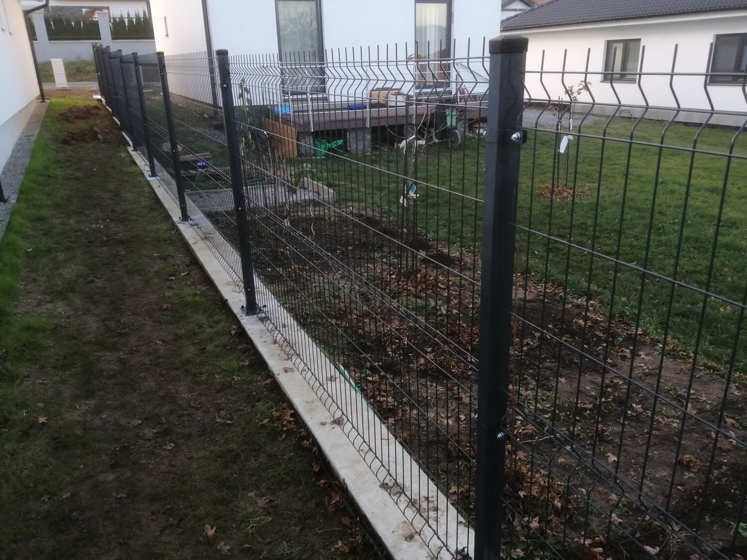 Fotogaléria realizácií - Dav Group s.r.o. - 3D ploty a hranaté plotové stĺpiky s pätkou