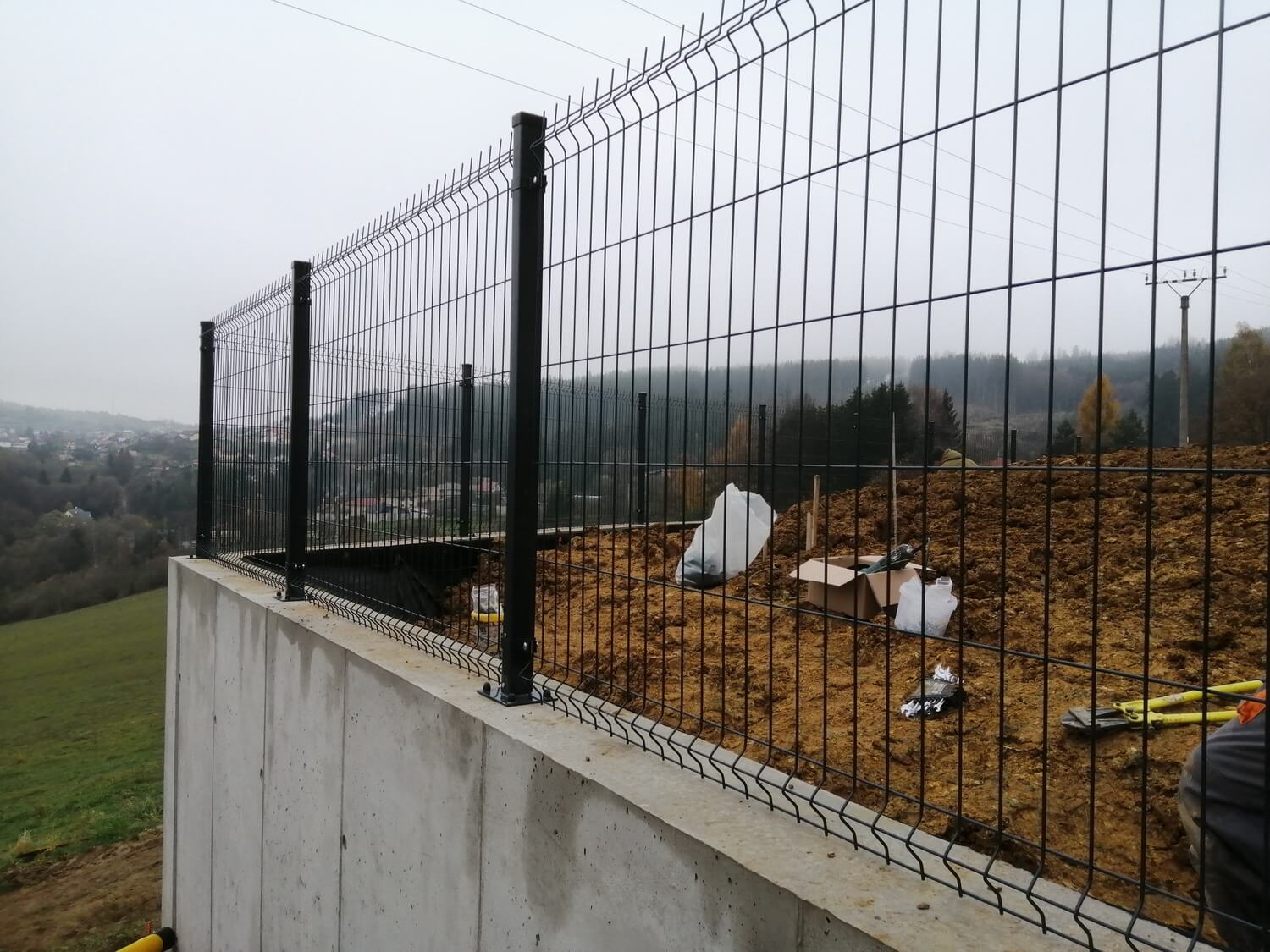 Fotogaléria realizácií - Dav Group s.r.o. - Oplotenie záhrady vo svahu