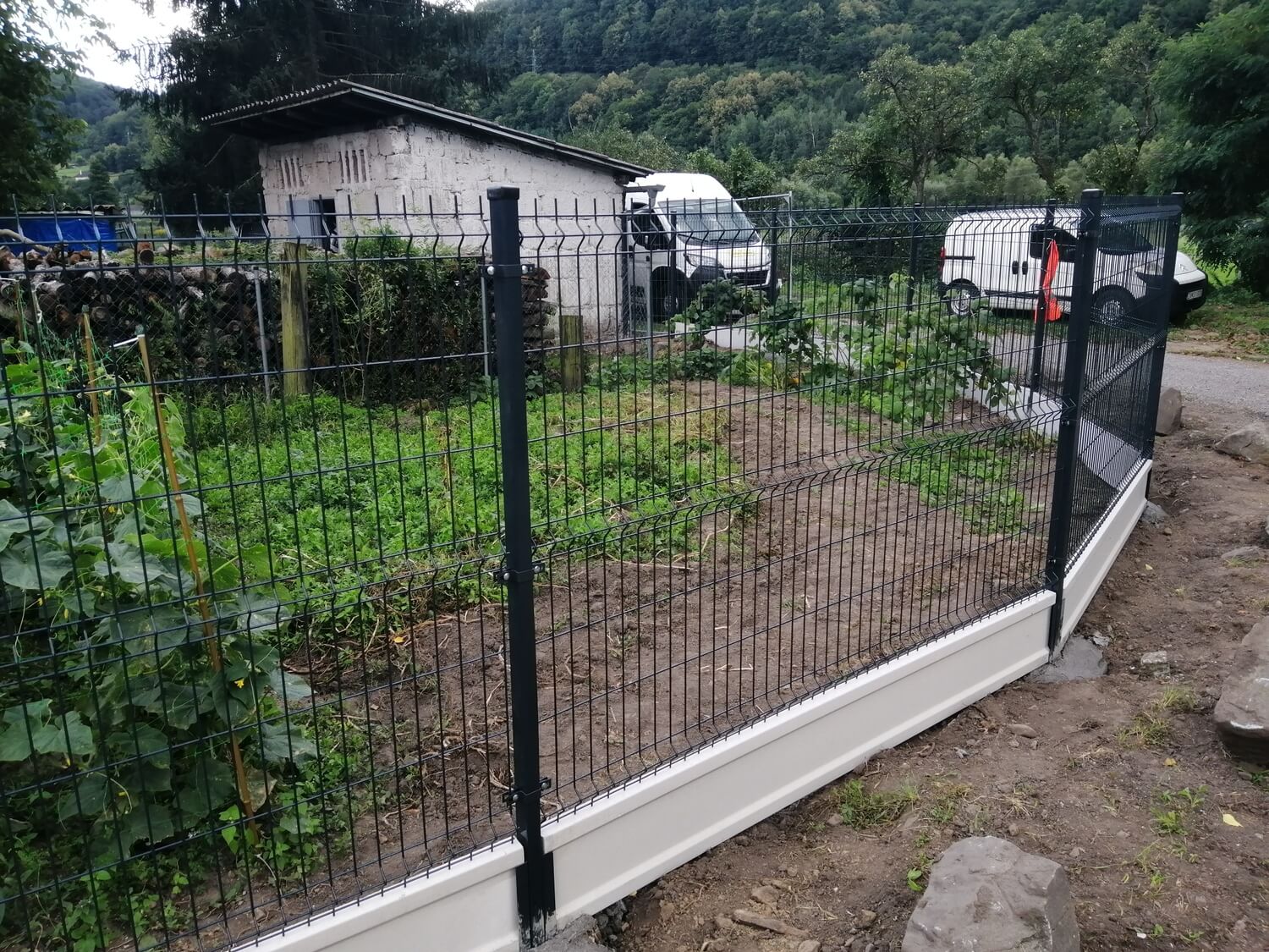 Fotogaléria realizácií - Dav Group s.r.o. - Oplotenie záhrady 3D plotovými panelmi