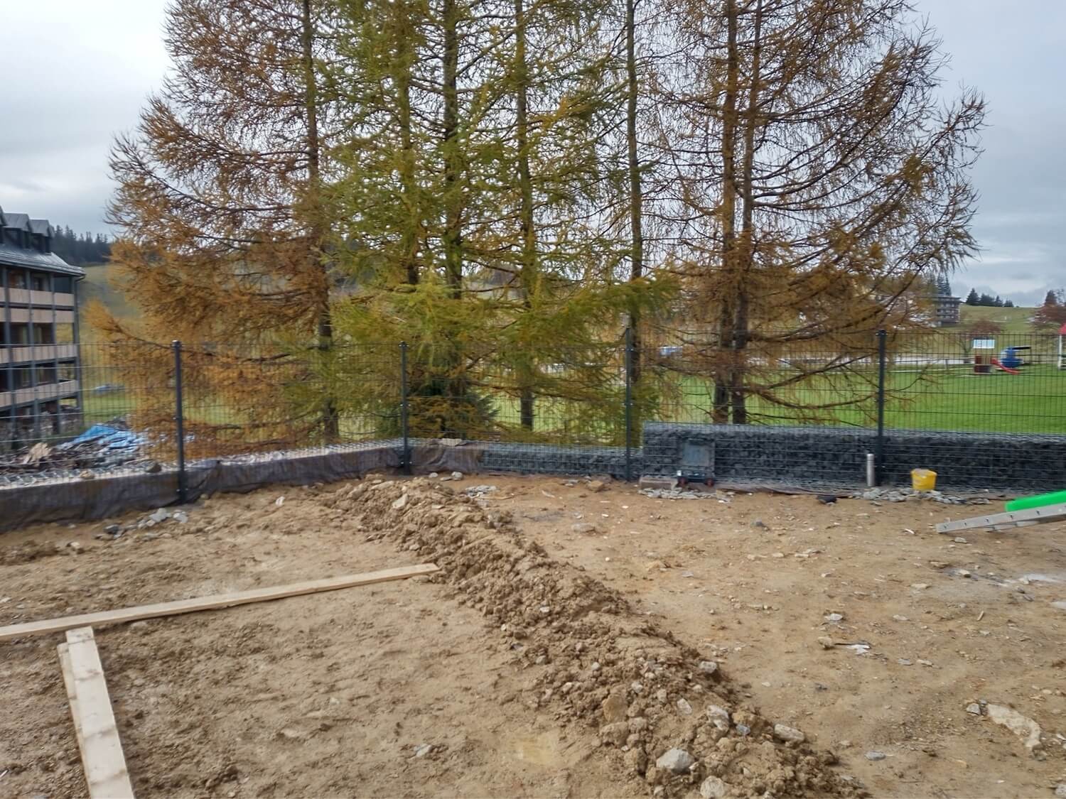 Fotogaléria realizácií - Dav Group s.r.o. - Oplotený pozemok