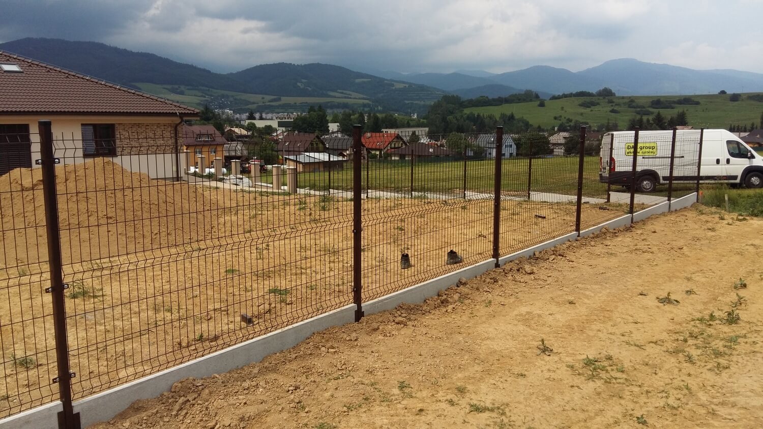 Fotogaléria realizácií - Dav Group s.r.o. - Plot okolo domu